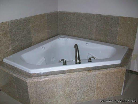 Economy Inn & Suites Ashtabula Quarto foto